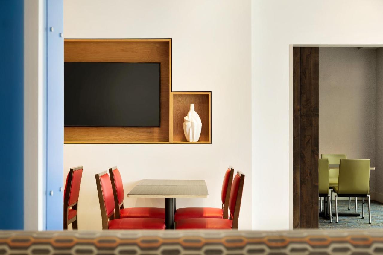Holiday Inn Express & Suites Brunswick-Harpers Ferry Area By Ihg Exterior photo